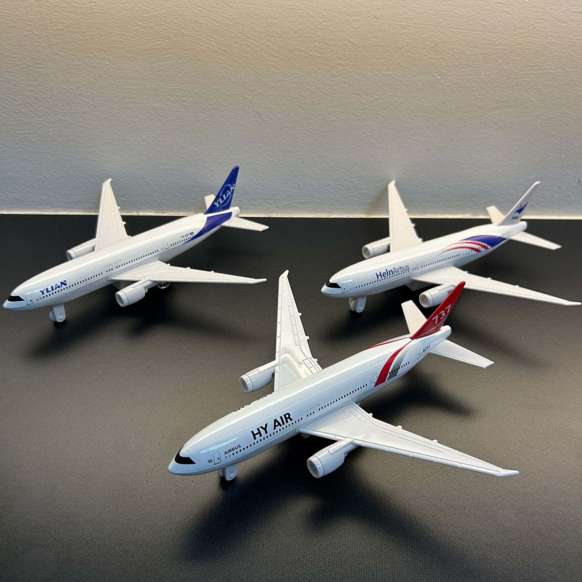 Kids Toys Review - Modèle d'avion miniature en alliage pour